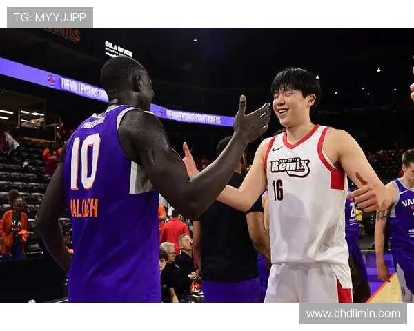 埃奇库姆凭借两次绝杀荣膺新秀赛MVP全部7张选票尽归囊中